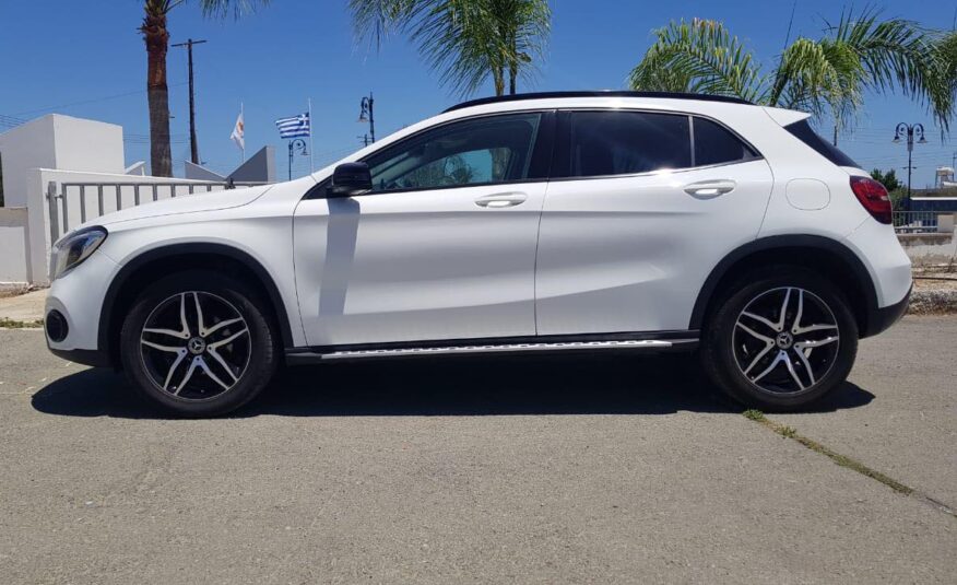 Mercedes-Benz GLA180 AMG 2019