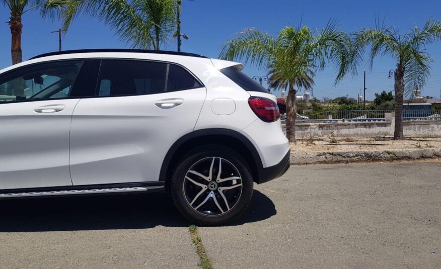 Mercedes-Benz GLA180 AMG 2019