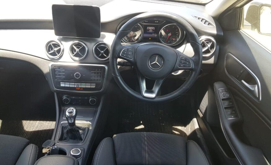 Mercedes-Benz GLA180 AMG 2019